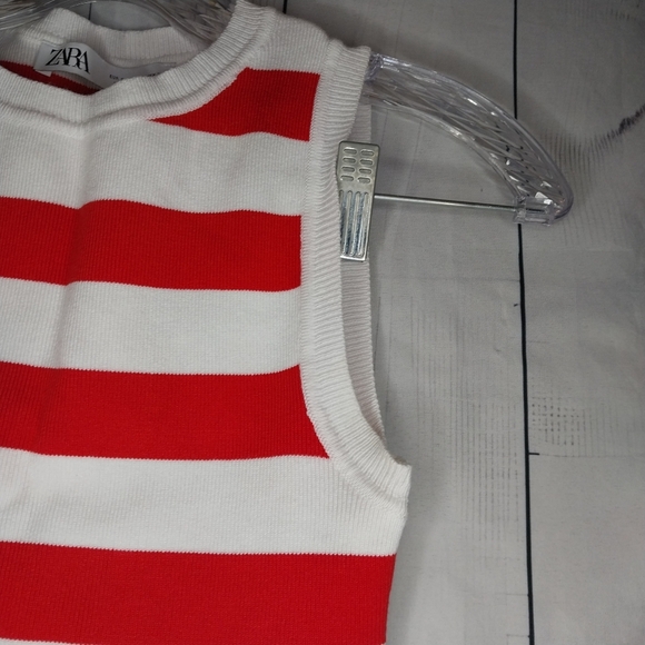 Zara Red and White Sleeveless Striped Top - Picture 2 of 7